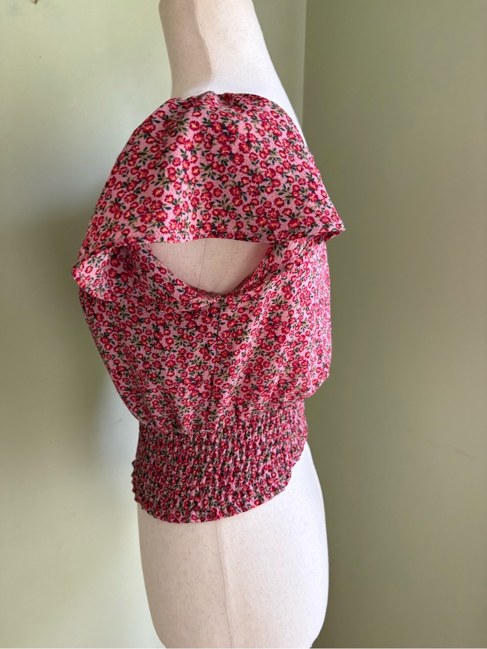 Monteau Pink Floral Smocked Crop Top w/short flutter sleeves. Small. Great shape - Picture 3 of 15